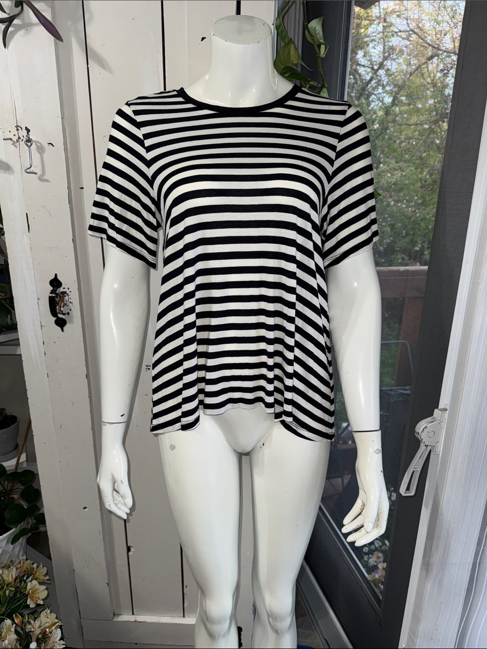 H&M Classic Black & White Striped Short-Sleeve Top oversized small like new